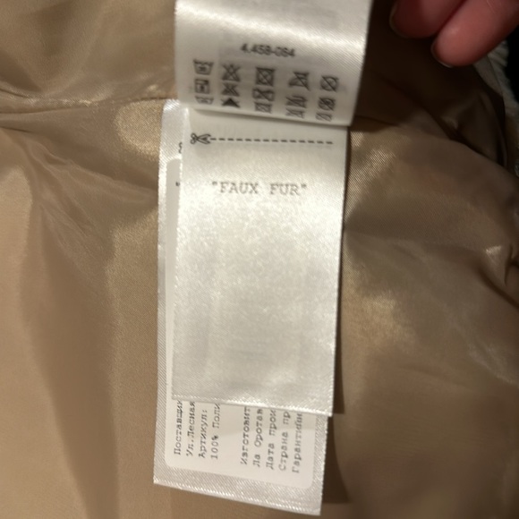 Girls faux fir hooded vest - Picture 10 of 10